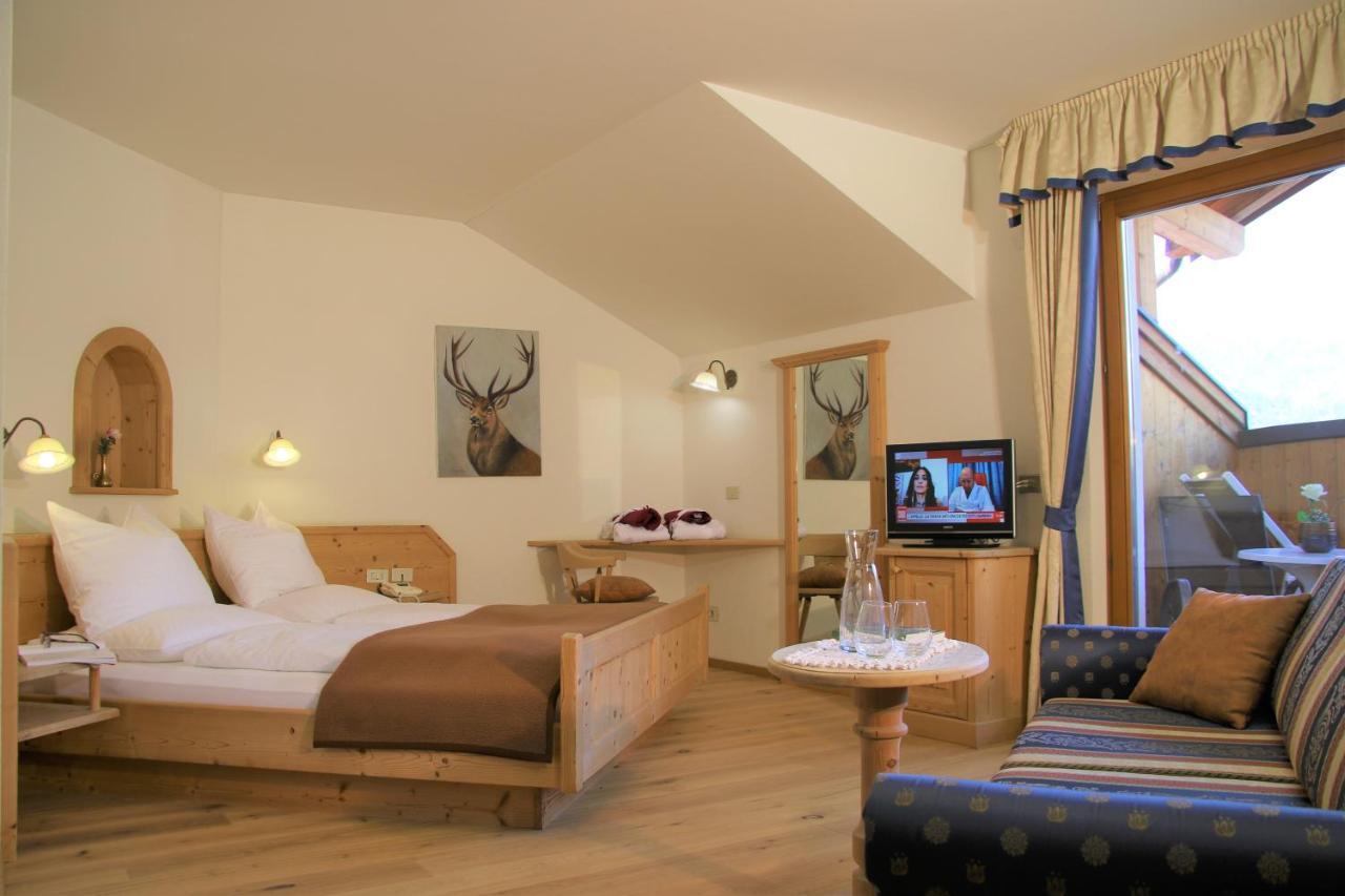 Hotel Alpenrose Dolomites 拉瓦莱 外观 照片
