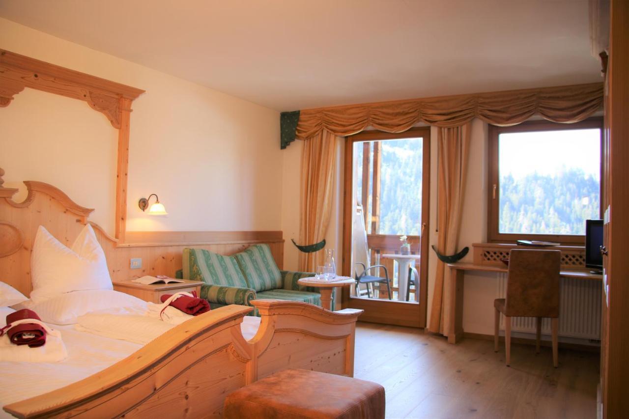 Hotel Alpenrose Dolomites 拉瓦莱 外观 照片