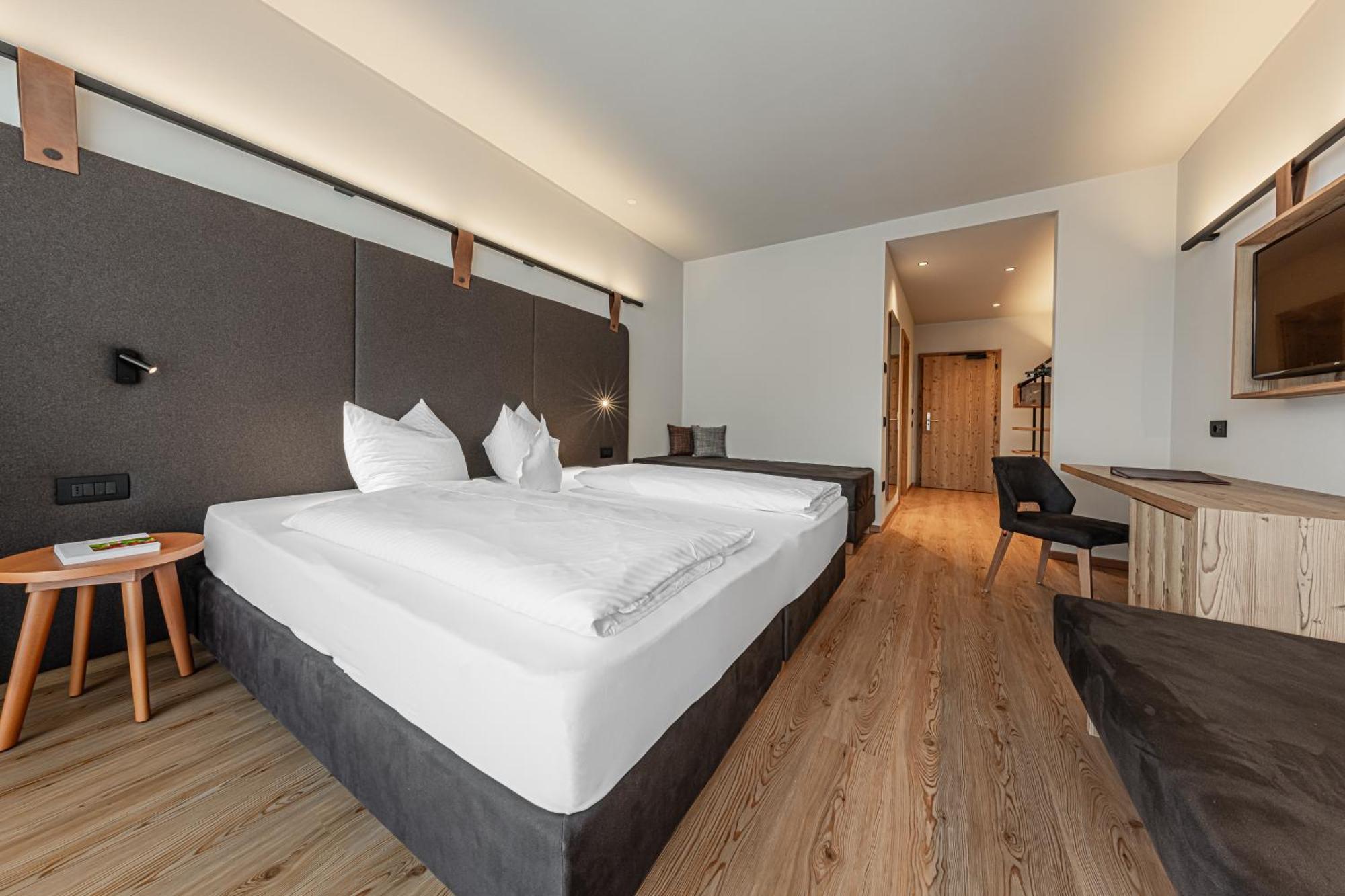 Hotel Alpenrose Dolomites 拉瓦莱 外观 照片