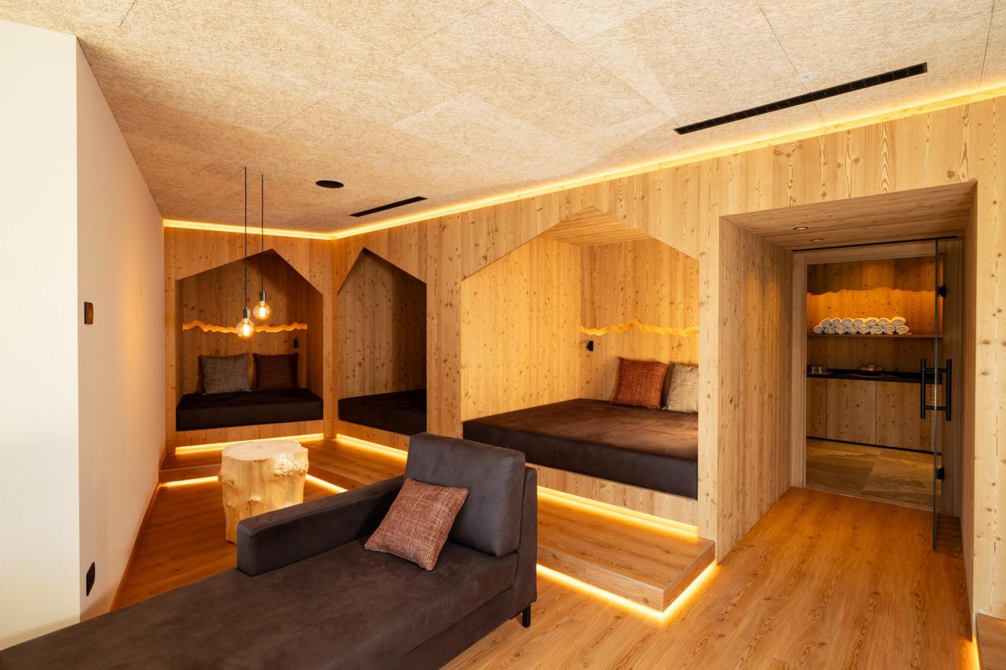 Hotel Alpenrose Dolomites 拉瓦莱 外观 照片