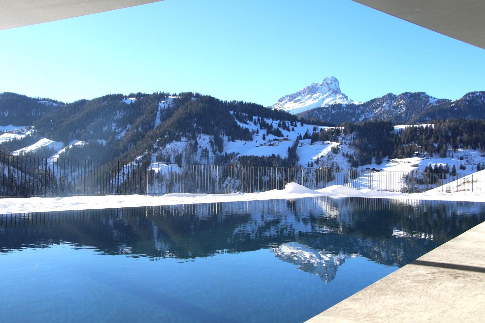 Hotel Alpenrose Dolomites 拉瓦莱 外观 照片