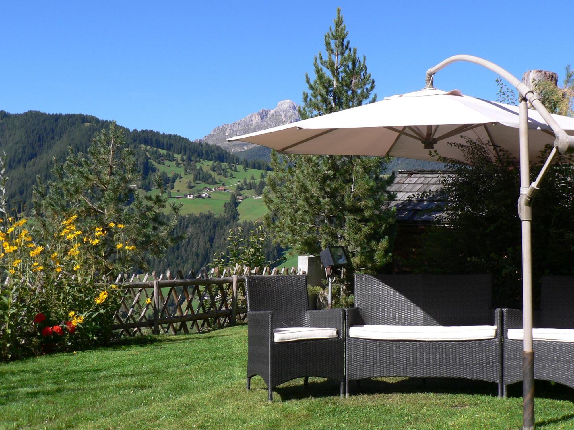 Hotel Alpenrose Dolomites 拉瓦莱 外观 照片