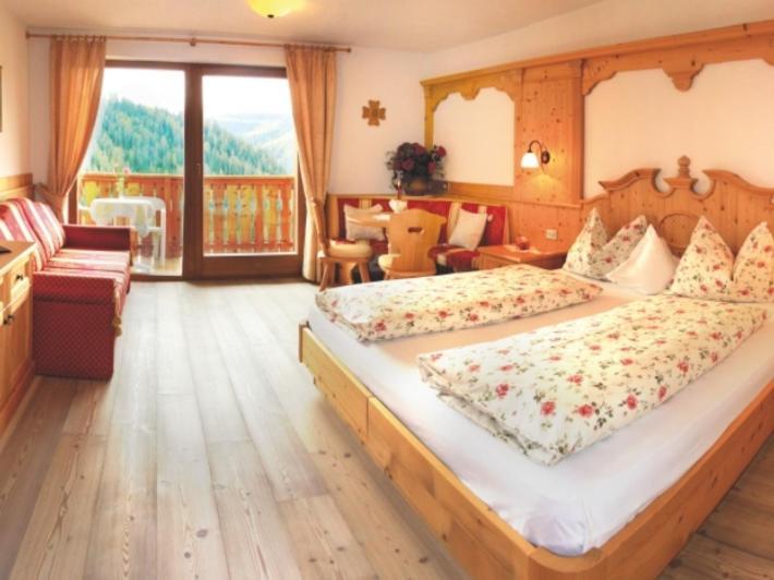 Hotel Alpenrose Dolomites 拉瓦莱 外观 照片
