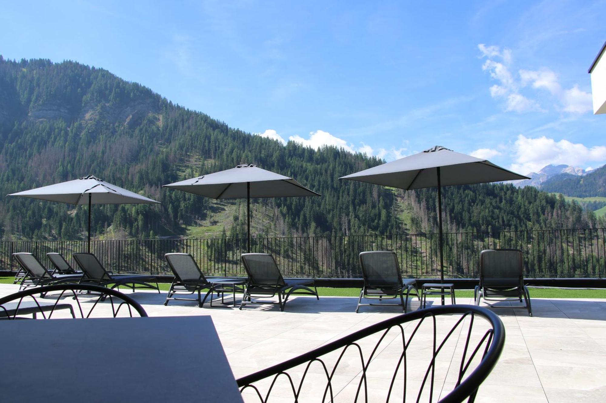 Hotel Alpenrose Dolomites 拉瓦莱 外观 照片