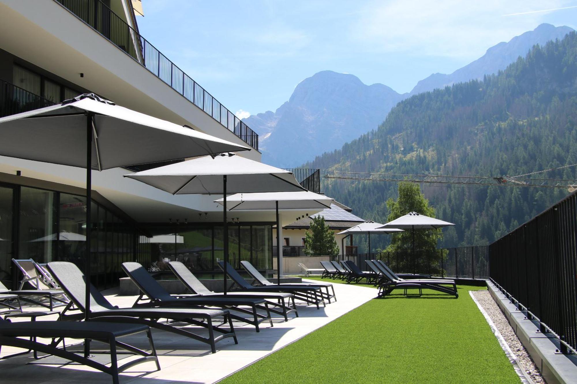Hotel Alpenrose Dolomites 拉瓦莱 外观 照片