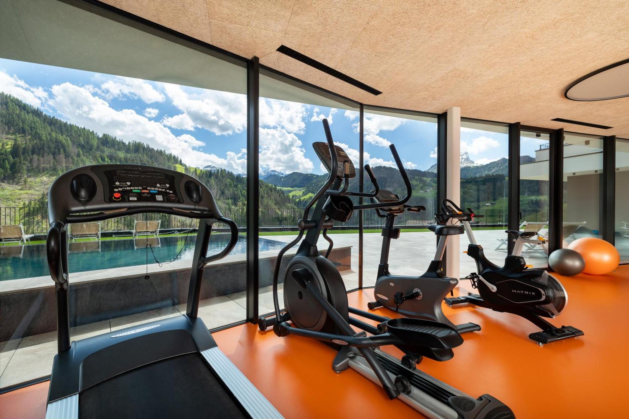 Hotel Alpenrose Dolomites 拉瓦莱 外观 照片