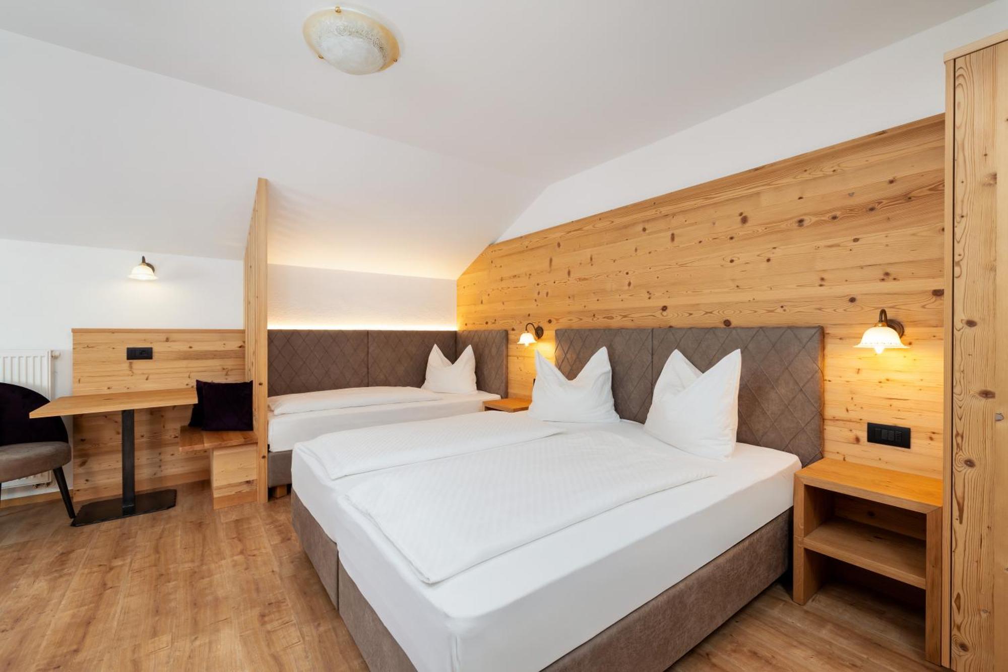 Hotel Alpenrose Dolomites 拉瓦莱 外观 照片