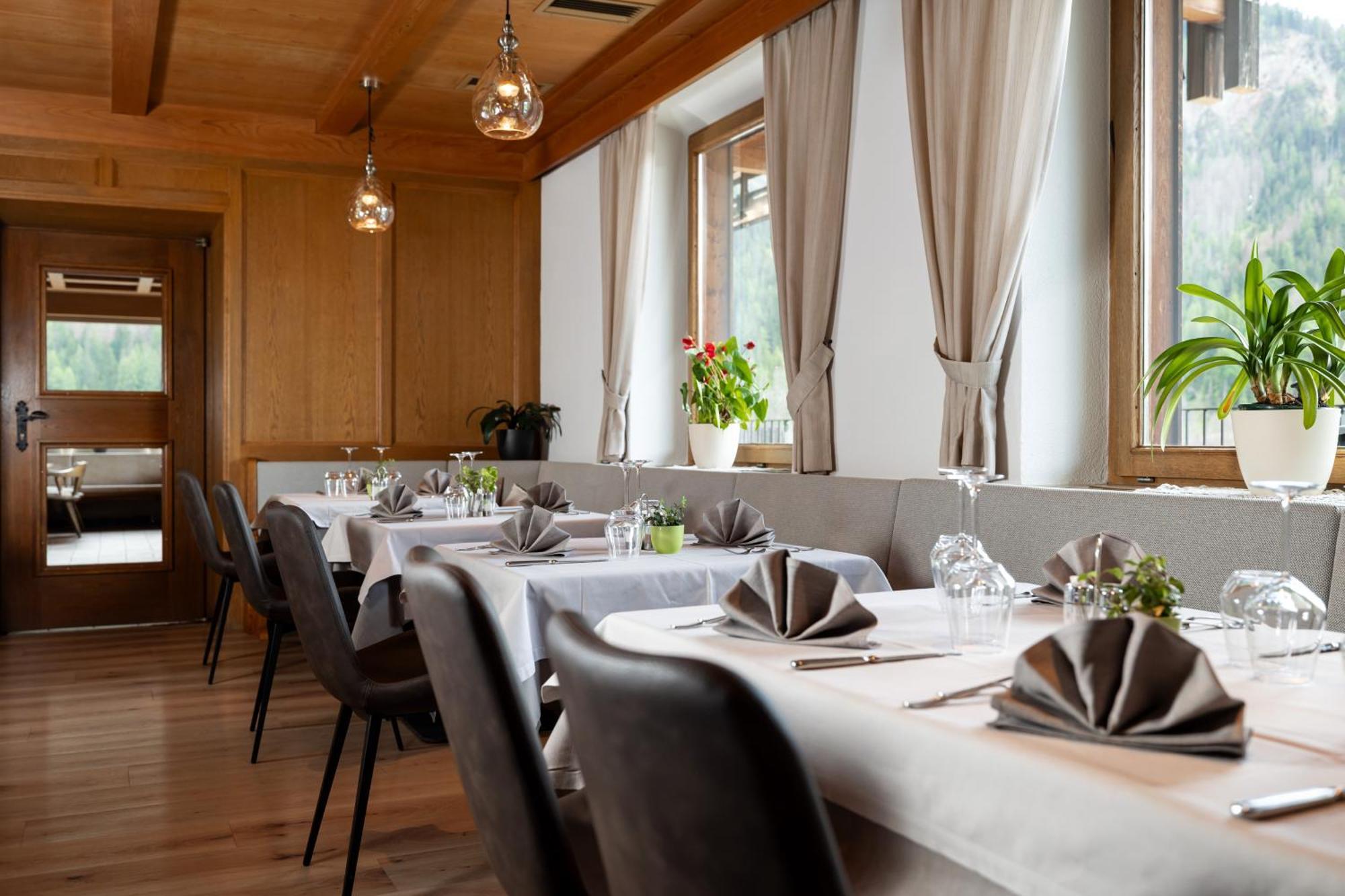 Hotel Alpenrose Dolomites 拉瓦莱 外观 照片