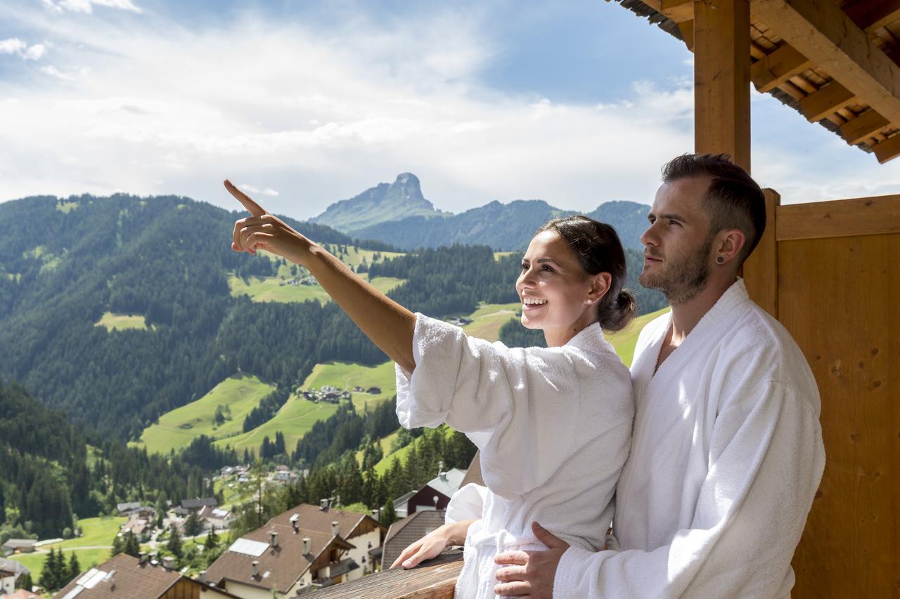 Hotel Alpenrose Dolomites 拉瓦莱 外观 照片