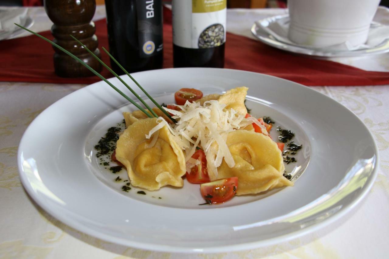 Hotel Alpenrose Dolomites 拉瓦莱 外观 照片